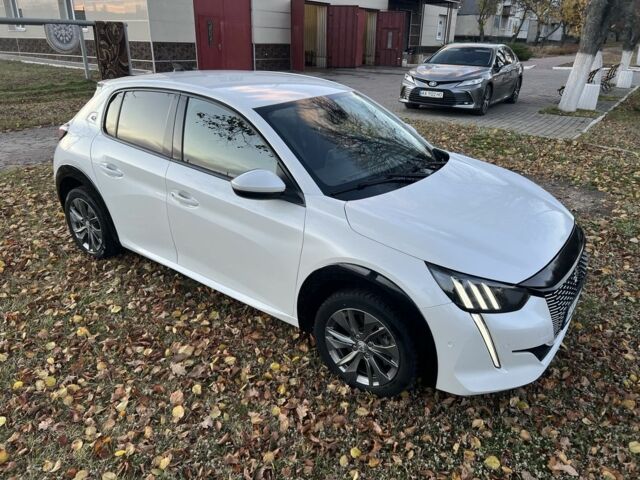 Белый Пежо 208, объемом двигателя 0 л и пробегом 25 тыс. км за 14250 $, фото 1 на Automoto.ua