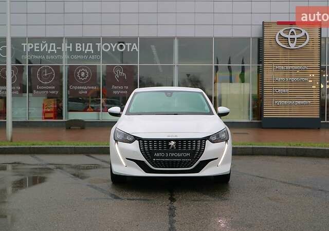 Белый Пежо 208, объемом двигателя 1.2 л и пробегом 53 тыс. км за 16299 $, фото 4 на Automoto.ua