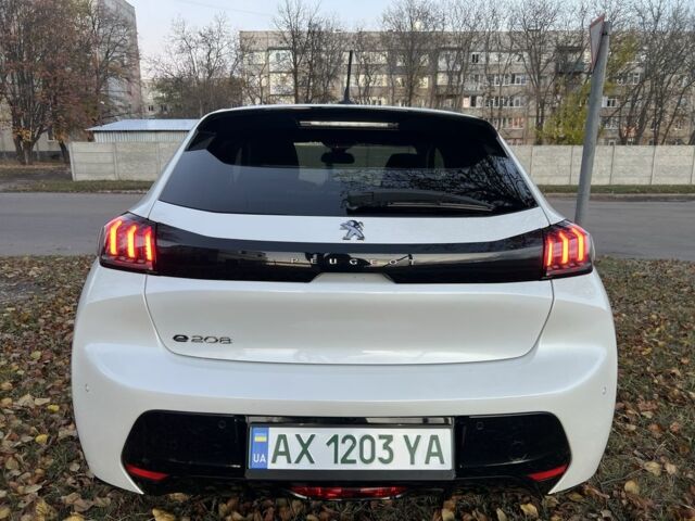 Белый Пежо 208, объемом двигателя 0 л и пробегом 25 тыс. км за 14250 $, фото 3 на Automoto.ua