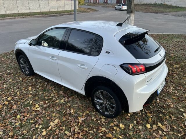 Белый Пежо 208, объемом двигателя 0 л и пробегом 25 тыс. км за 14250 $, фото 4 на Automoto.ua