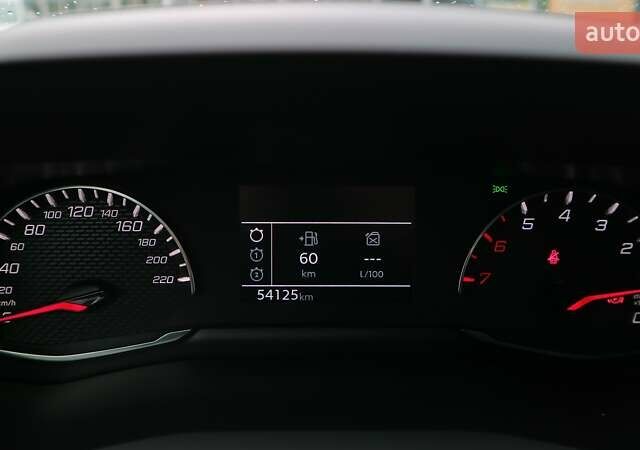 Белый Пежо 208, объемом двигателя 1.2 л и пробегом 53 тыс. км за 16299 $, фото 11 на Automoto.ua