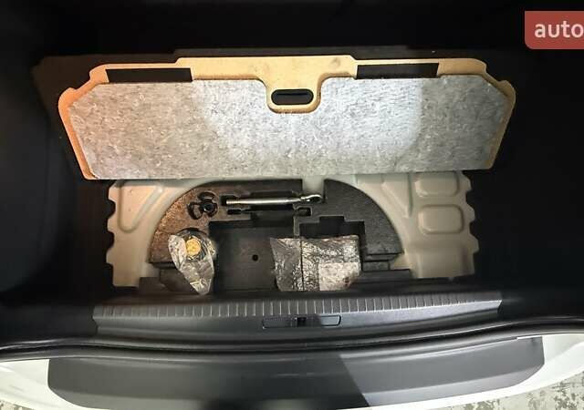 Белый Пежо 208, объемом двигателя 0 л и пробегом 52 тыс. км за 14200 $, фото 50 на Automoto.ua