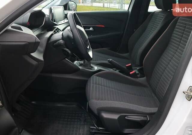 Белый Пежо 208, объемом двигателя 1.2 л и пробегом 53 тыс. км за 16299 $, фото 12 на Automoto.ua