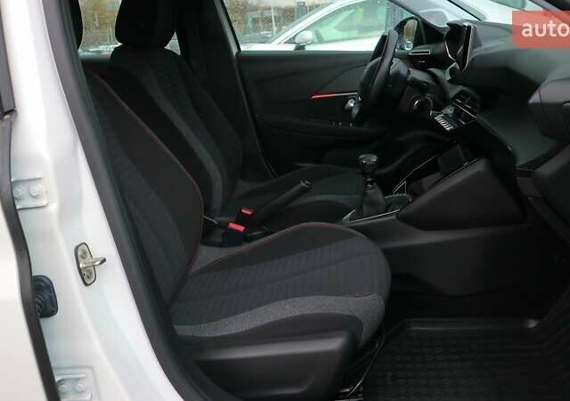 Белый Пежо 208, объемом двигателя 1.2 л и пробегом 53 тыс. км за 16299 $, фото 5 на Automoto.ua