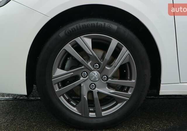 Белый Пежо 208, объемом двигателя 1.2 л и пробегом 53 тыс. км за 16299 $, фото 10 на Automoto.ua