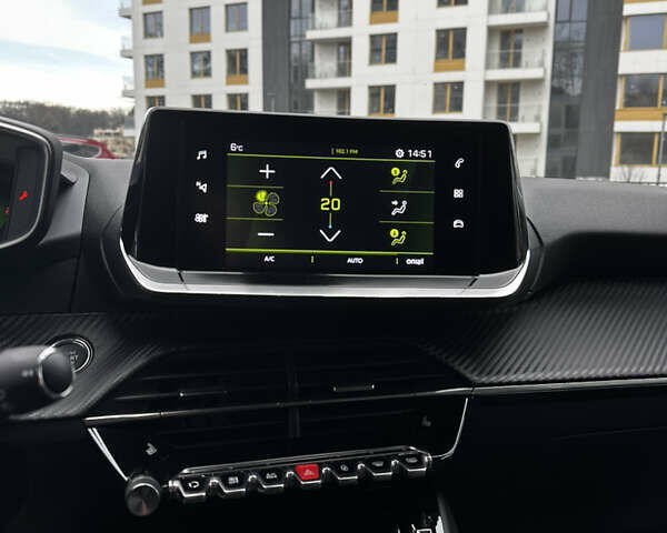 Белый Пежо 208, объемом двигателя 1.2 л и пробегом 20 тыс. км за 17500 $, фото 7 на Automoto.ua