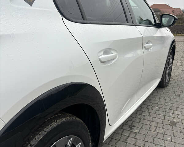 Белый Пежо 208, объемом двигателя 0 л и пробегом 69 тыс. км за 14500 $, фото 9 на Automoto.ua