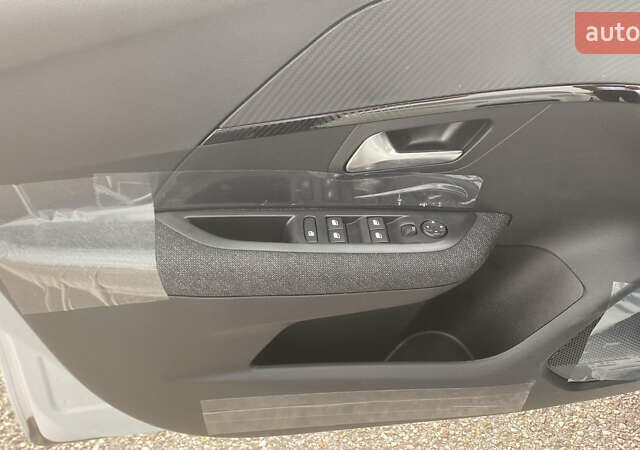 Белый Пежо 208, объемом двигателя 1.2 л и пробегом 2 тыс. км за 14500 $, фото 6 на Automoto.ua