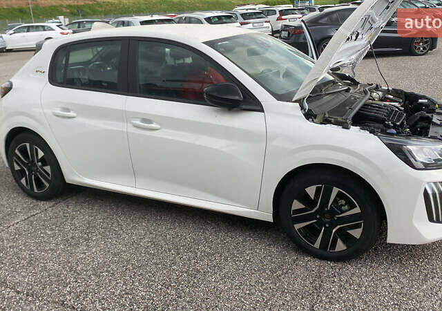 Белый Пежо 208, объемом двигателя 1.2 л и пробегом 2 тыс. км за 14500 $, фото 1 на Automoto.ua