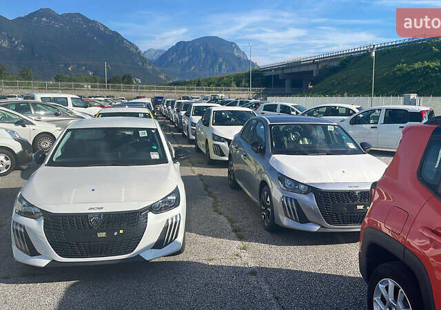 Белый Пежо 208, объемом двигателя 1.2 л и пробегом 2 тыс. км за 14500 $, фото 4 на Automoto.ua