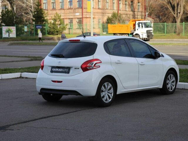 Белый Пежо 208, объемом двигателя 1.2 л и пробегом 93 тыс. км за 7800 $, фото 13 на Automoto.ua