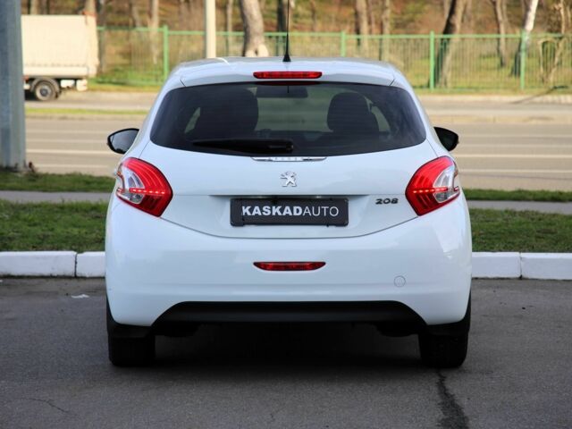 Белый Пежо 208, объемом двигателя 1.2 л и пробегом 93 тыс. км за 7800 $, фото 4 на Automoto.ua