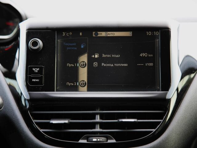 Белый Пежо 208, объемом двигателя 1.2 л и пробегом 93 тыс. км за 7800 $, фото 16 на Automoto.ua