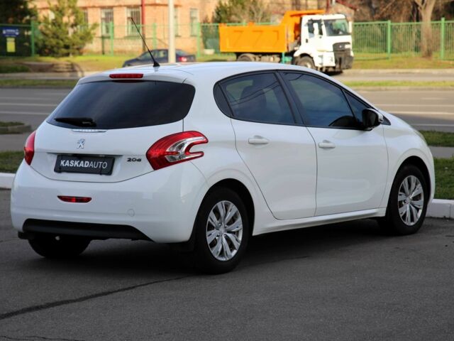Белый Пежо 208, объемом двигателя 1.2 л и пробегом 93 тыс. км за 7800 $, фото 6 на Automoto.ua