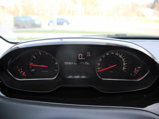 Белый Пежо 208, объемом двигателя 1.2 л и пробегом 93 тыс. км за 7800 $, фото 22 на Automoto.ua