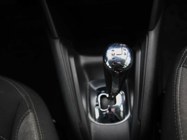 Белый Пежо 208, объемом двигателя 1.2 л и пробегом 93 тыс. км за 7800 $, фото 18 на Automoto.ua