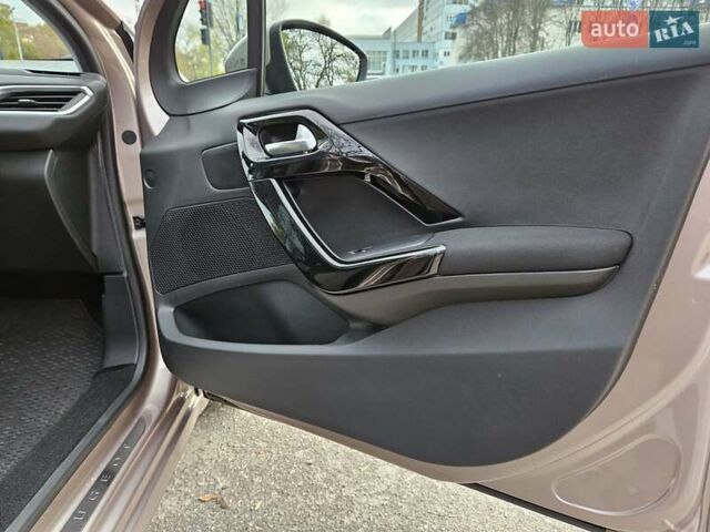 Бежевый Пежо 208, объемом двигателя 1.6 л и пробегом 50 тыс. км за 8900 $, фото 24 на Automoto.ua