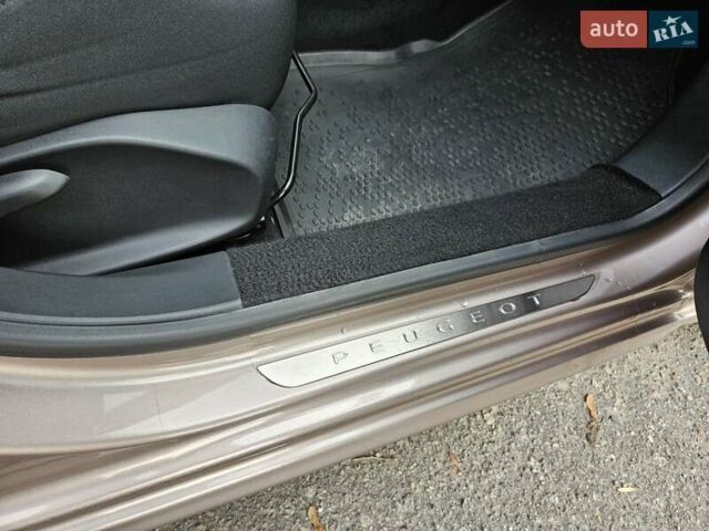 Бежевый Пежо 208, объемом двигателя 1.6 л и пробегом 50 тыс. км за 8900 $, фото 25 на Automoto.ua