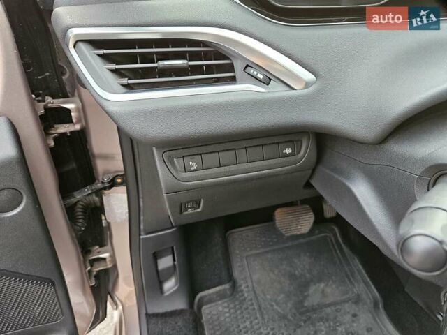 Бежевый Пежо 208, объемом двигателя 1.6 л и пробегом 50 тыс. км за 8900 $, фото 14 на Automoto.ua