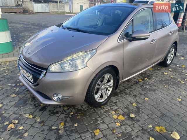 Бежевый Пежо 208, объемом двигателя 1.6 л и пробегом 125 тыс. км за 7700 $, фото 4 на Automoto.ua