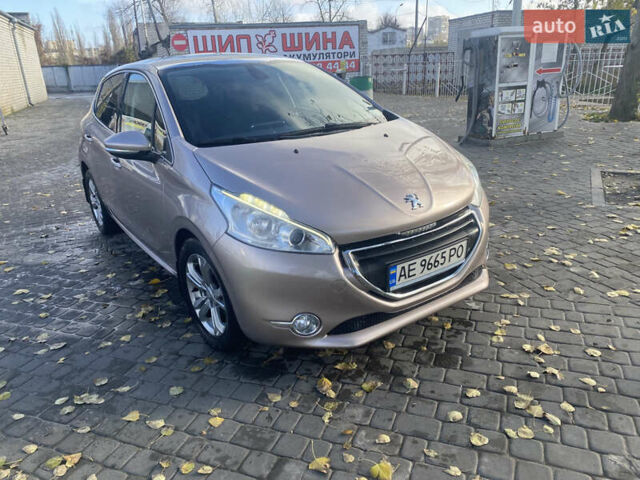 Бежевый Пежо 208, объемом двигателя 1.6 л и пробегом 125 тыс. км за 7700 $, фото 1 на Automoto.ua