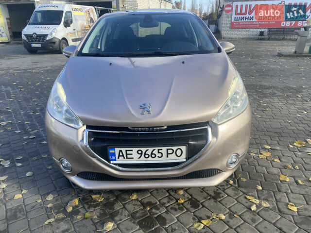 Бежевый Пежо 208, объемом двигателя 1.6 л и пробегом 125 тыс. км за 7700 $, фото 5 на Automoto.ua
