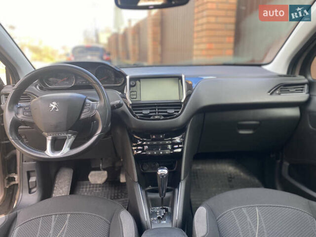Бежевый Пежо 208, объемом двигателя 1.6 л и пробегом 125 тыс. км за 7700 $, фото 9 на Automoto.ua