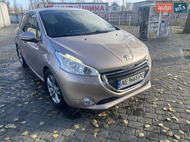 Бежевый Пежо 208, объемом двигателя 1.6 л и пробегом 125 тыс. км за 7700 $, фото 6 на Automoto.ua
