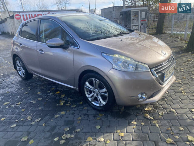 Бежевый Пежо 208, объемом двигателя 1.6 л и пробегом 125 тыс. км за 7700 $, фото 7 на Automoto.ua