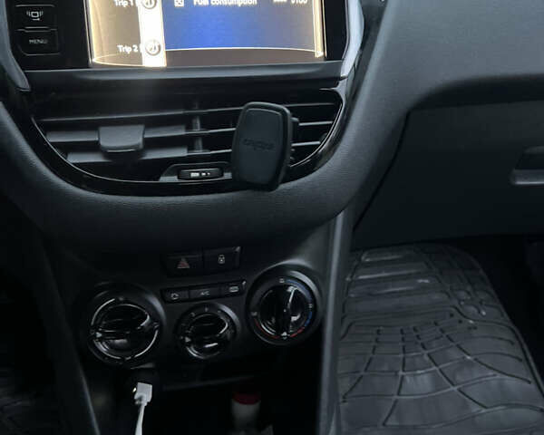 Черный Пежо 208, объемом двигателя 1.4 л и пробегом 200 тыс. км за 6200 $, фото 8 на Automoto.ua