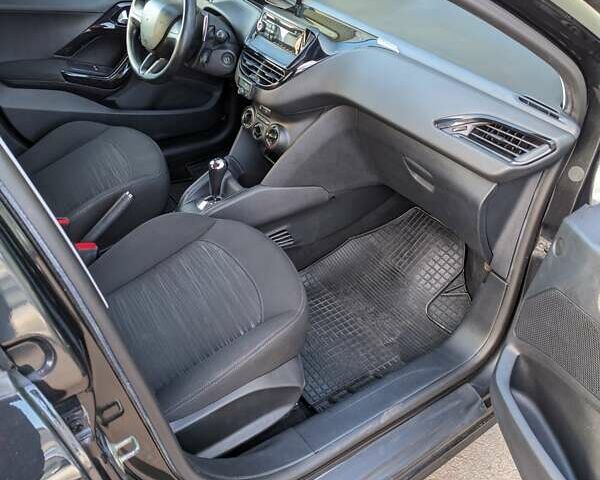 Чорний Пежо 208, об'ємом двигуна 1.4 л та пробігом 189 тис. км за 7000 $, фото 11 на Automoto.ua