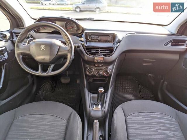 Чорний Пежо 208, об'ємом двигуна 1.4 л та пробігом 189 тис. км за 7000 $, фото 5 на Automoto.ua