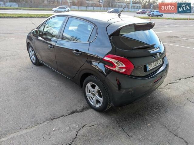 Чорний Пежо 208, об'ємом двигуна 1.4 л та пробігом 189 тис. км за 7000 $, фото 1 на Automoto.ua