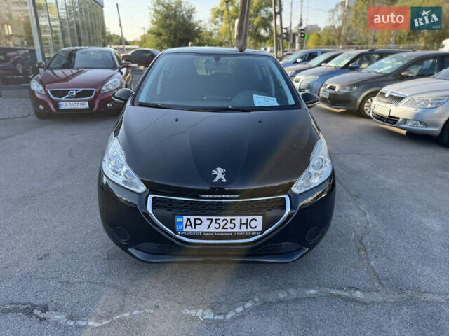 Чорний Пежо 208, об'ємом двигуна 1.2 л та пробігом 112 тис. км за 7999 $, фото 1 на Automoto.ua