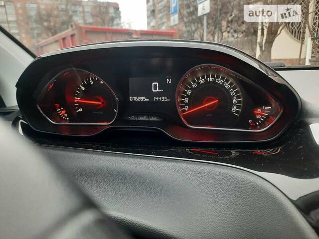 Чорний Пежо 208, об'ємом двигуна 1.2 л та пробігом 76 тис. км за 7900 $, фото 1 на Automoto.ua