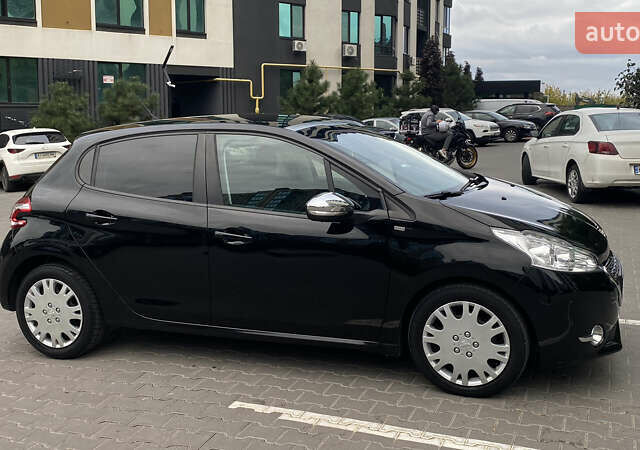 Черный Пежо 208, объемом двигателя 1.2 л и пробегом 117 тыс. км за 6900 $, фото 5 на Automoto.ua