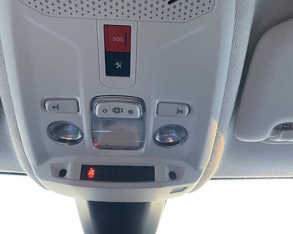 Черный Пежо 208, объемом двигателя 0 л и пробегом 27 тыс. км за 14350 $, фото 32 на Automoto.ua