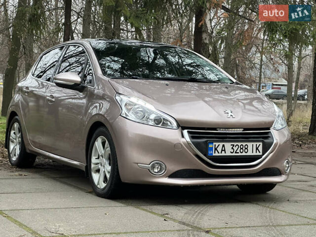 Красный Пежо 208, объемом двигателя 1.6 л и пробегом 232 тыс. км за 7999 $, фото 1 на Automoto.ua