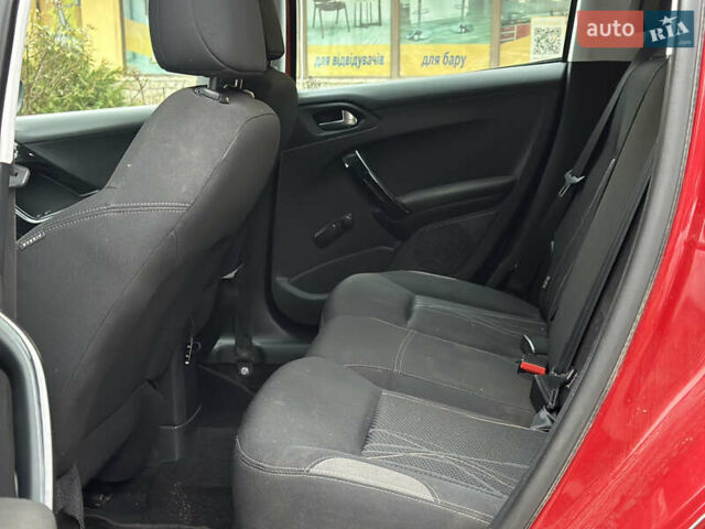 Красный Пежо 208, объемом двигателя 1.2 л и пробегом 177 тыс. км за 5350 $, фото 13 на Automoto.ua