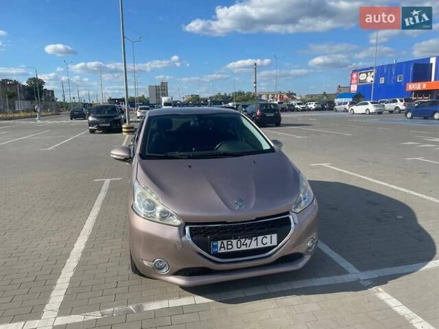Красный Пежо 208, объемом двигателя 1.2 л и пробегом 42 тыс. км за 9000 $, фото 7 на Automoto.ua