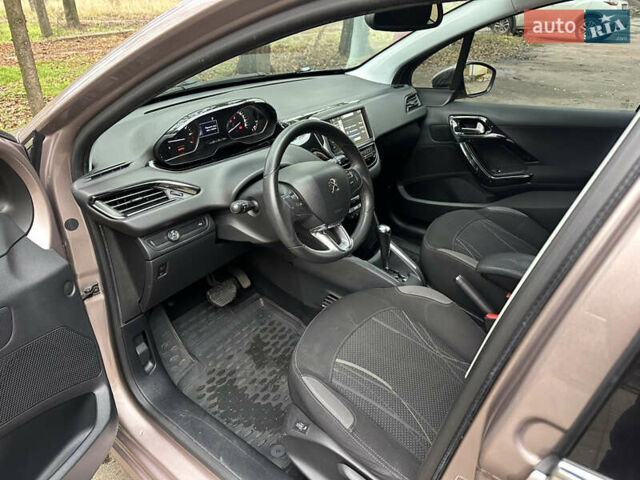 Красный Пежо 208, объемом двигателя 1.6 л и пробегом 232 тыс. км за 7999 $, фото 14 на Automoto.ua