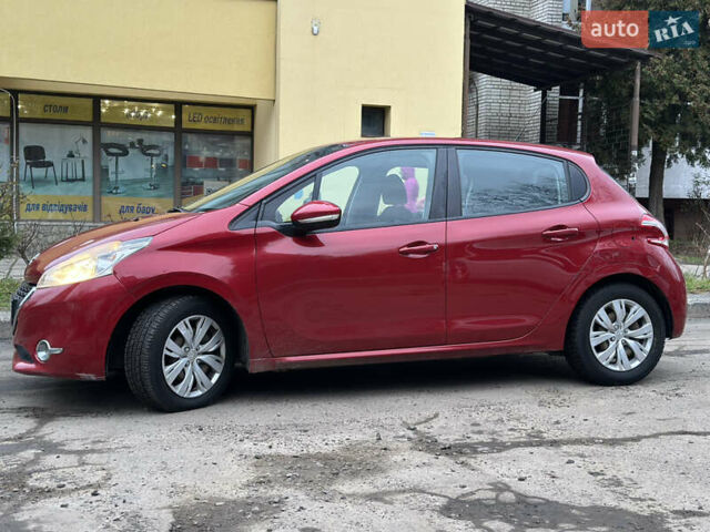 Красный Пежо 208, объемом двигателя 1.2 л и пробегом 177 тыс. км за 5500 $, фото 4 на Automoto.ua