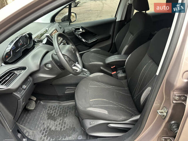 Красный Пежо 208, объемом двигателя 1.6 л и пробегом 232 тыс. км за 7999 $, фото 15 на Automoto.ua