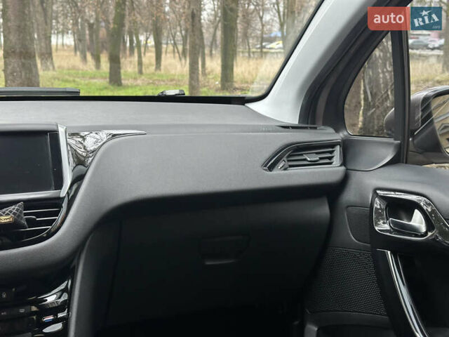 Красный Пежо 208, объемом двигателя 1.6 л и пробегом 232 тыс. км за 7999 $, фото 28 на Automoto.ua