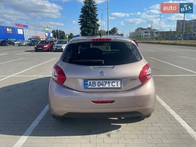 Красный Пежо 208, объемом двигателя 1.2 л и пробегом 42 тыс. км за 9000 $, фото 8 на Automoto.ua