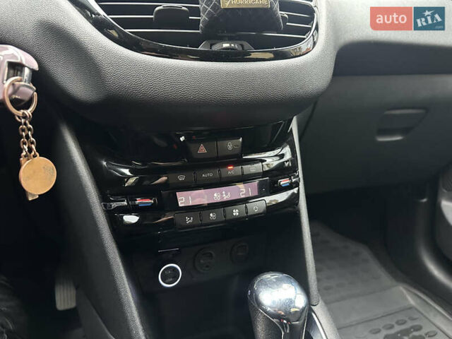 Красный Пежо 208, объемом двигателя 1.6 л и пробегом 232 тыс. км за 7999 $, фото 31 на Automoto.ua