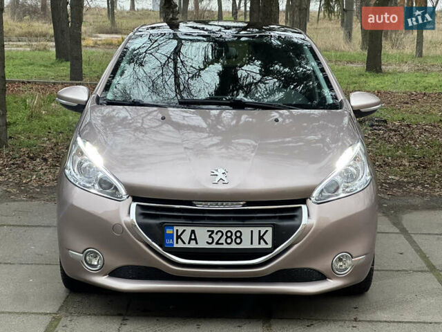 Красный Пежо 208, объемом двигателя 1.6 л и пробегом 232 тыс. км за 7999 $, фото 3 на Automoto.ua