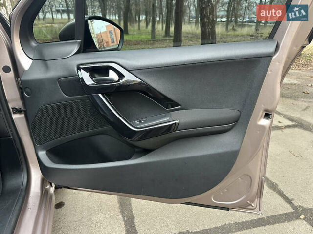 Красный Пежо 208, объемом двигателя 1.6 л и пробегом 232 тыс. км за 7999 $, фото 22 на Automoto.ua