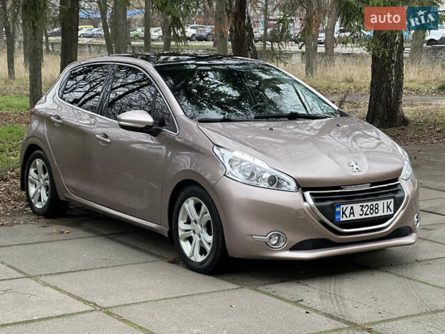 Красный Пежо 208, объемом двигателя 1.6 л и пробегом 232 тыс. км за 7999 $, фото 2 на Automoto.ua