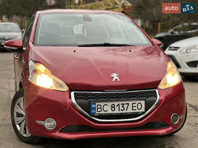Красный Пежо 208, объемом двигателя 1.2 л и пробегом 177 тыс. км за 5500 $, фото 1 на Automoto.ua